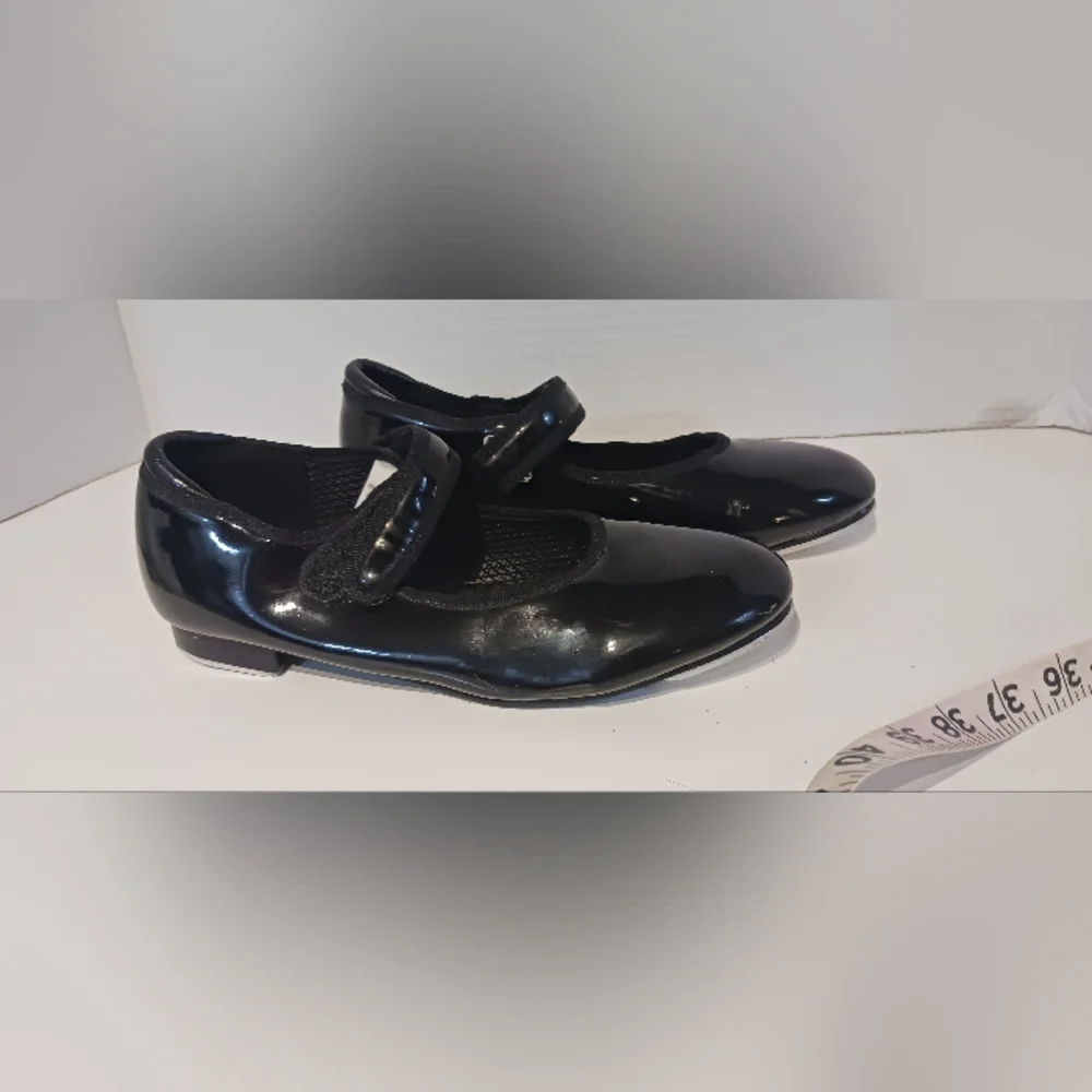 Freestyle a Danskin Company Black Patent Tap shoes sz‎ 1